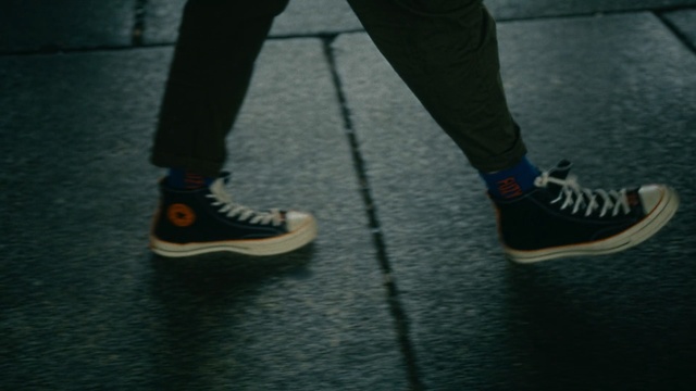 Video Reference: Footwear, Shoe, Black, Blue, Leg, Sportswear, Human leg, Joint, Sneakers, Outdoor shoe