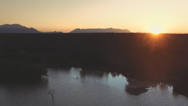 Video Reference: Sky, Water resources, Water, Reflection, Atmospheric phenomenon, Horizon, Morning, Sunrise, Sunset, Cloud