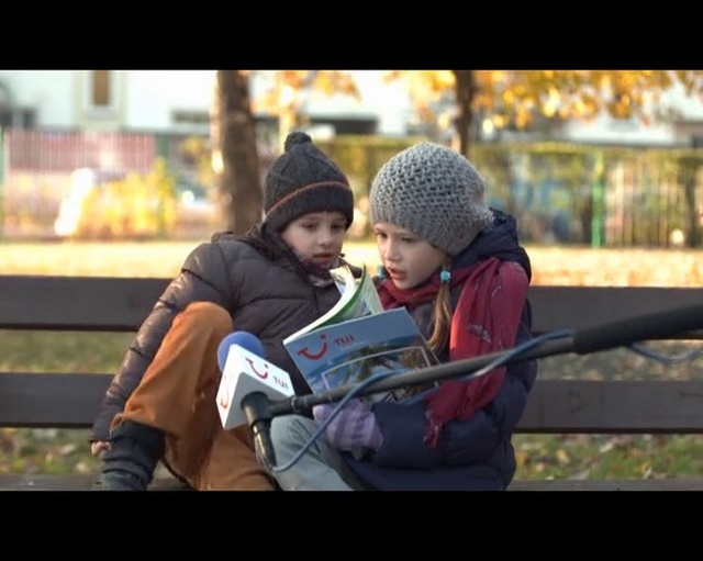 Video Reference: Photograph, Product, People, Snapshot, Child, Sitting, Photography, Fun, Interaction, Tree