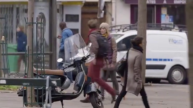 Video Reference: Mode of transport, Vehicle, Transport, Pedestrian, Car, Rickshaw, Street fashion, Street, Photography, Helmet