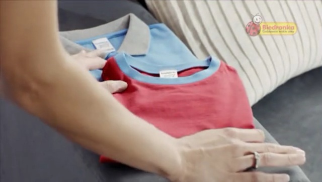 Video Reference: Joint, Shoulder, Arm, Hand, Finger, Neck, Footwear, Human body, Leg, Mouth