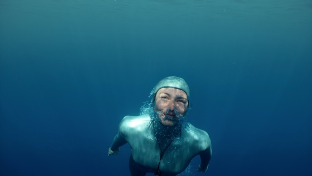Video Reference: Underwater, Recreation, Freediving, Organism, Underwater diving, Sea, Person
