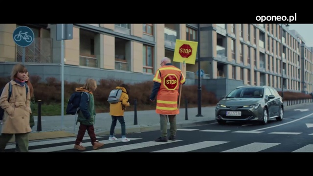 Video Reference: Mode of transport, Vehicle, Car, Pedestrian, Family car, Street, Animation, Advertising, Road, City car