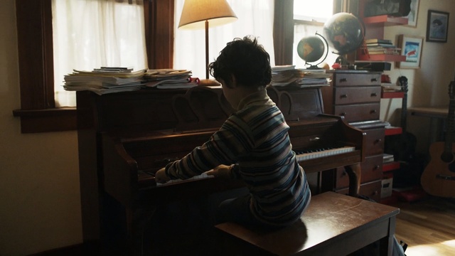 Video Reference: Desk, Furniture, Player piano, Piano, Technology, Pianist, Electronic instrument, Electronic device, Keyboard, Organist