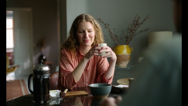 Video Reference: Sitting, Blond, Fun, Drinkware, Tableware, Room, Photography, Serveware, Eating, Conversation