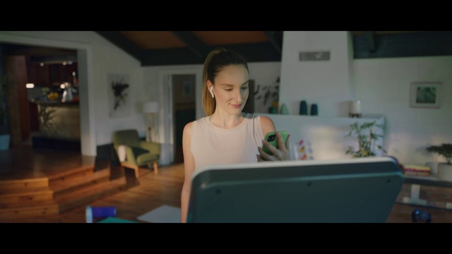 Video Reference: Photograph, Shoulder, Fun, Arm, Standing, Skin, Snapshot, Photography, Room, Sitting