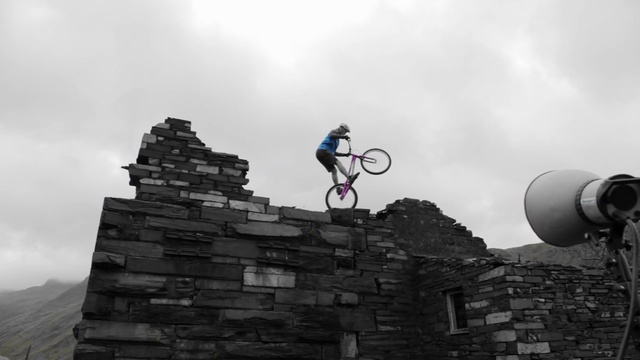 Video Reference: Bicycle, Freestyle bmx, Cycling, Vehicle, Wall, Mountain bike, Extreme sport, Cycle sport, Recreation, Bicycle motocross