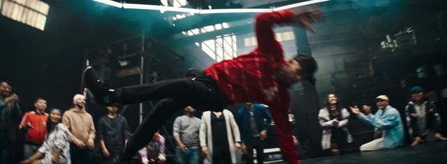 Video Reference: Street dance, Event, Performance, Dance, Performing arts, Stage, Crowd