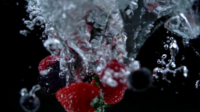 Video Reference: Water, Berry, Red, Fruit, Plant, Freezing, Macro photography, Dew, Frutti di bosco, Moisture, Cake, Piece, Food, Covered, Table, Sitting, Snow, Cream, Close, Plate, Decorated, Large, Birthday, Holding, Sugar, Dog, Smoke, White, Droplet, Drop, Dessert