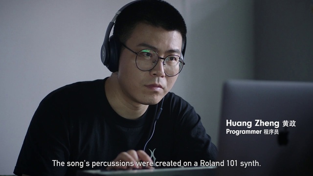 Video Reference: Eyewear, Glasses, Chin, Audio equipment, Technology, Vision care, Photography, Electronic device, Gadget, Headphones