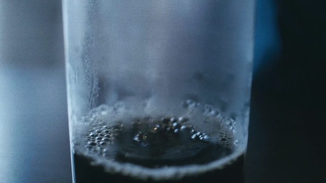 Video Reference: Water, Highball glass, Liquid, Glass, Transparent material, Fluid, Pint glass, Drink, Carbonated water