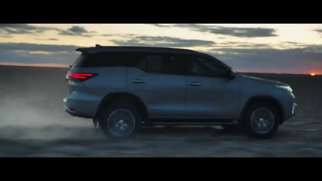 Video Reference: Land vehicle, Vehicle, Car, Automotive tire, Compact sport utility vehicle, Sport utility vehicle, Automotive design, Tire, Off-roading, Luxury vehicle