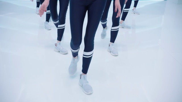 Video Reference: Clothing, Fashion, Blue, Sportswear, Footwear, Leg, Trousers, Leggings, Joint, Knee