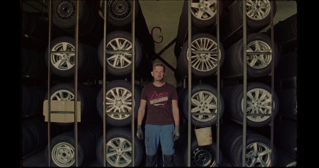 Video Reference: Tire, Alloy wheel, Wheel, Rim, Automotive tire, Automotive design, Spoke, Auto part, Automotive wheel system, Vehicle