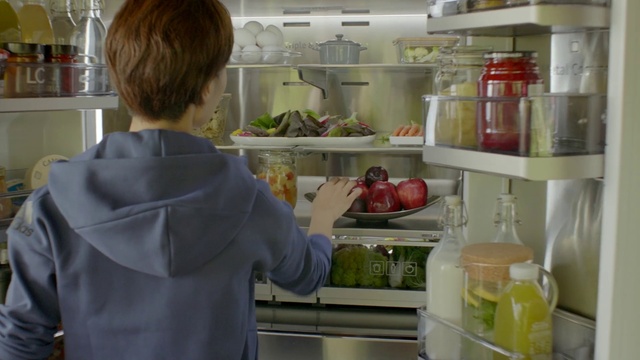 Video Reference: Refrigerator, Major appliance, Kitchen appliance, Home appliance, Room, Preserved food, Kitchen