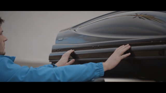 Video Reference: Vehicle door, Automotive exterior, Automotive design, Windshield, Vehicle, Auto part, Automotive window part, Glass, Window, Personal luxury car