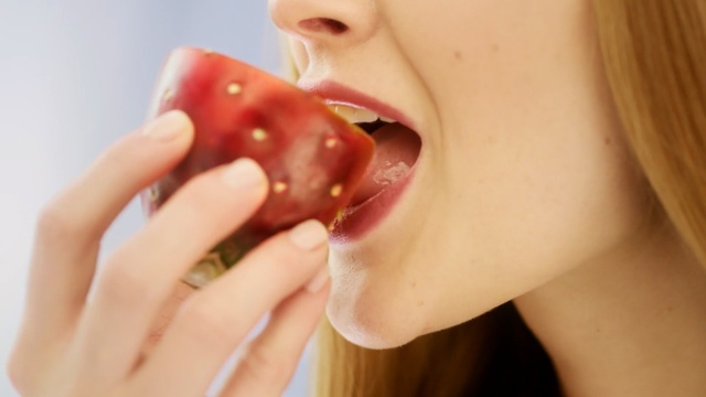 Video Reference: Lip, Mouth, Nose, Tooth, Neck, Eating, Skin, Close-up, Chin, Jaw