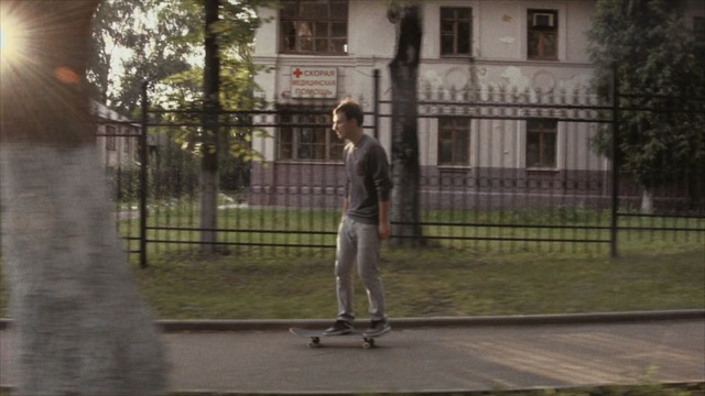 Video Reference: Skateboard, Skateboarding Equipment, Longboard, Skateboarding, Standing, Recreation, Tree, Sports equipment, Skateboarder, Boardsport