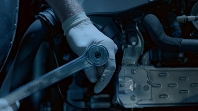 Video Reference: Auto part, Engine, Automotive engine part, Machine, Windshield, Vehicle, City car, Automotive window part, Person