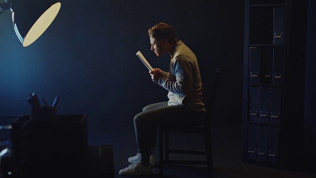 Video Reference: Lighting, Performance, Musician, Darkness, Sitting, Hand, Night, Photography, Space, Music