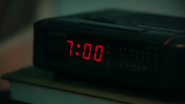Video Reference: Electronics, Alarm clock, Clock, Electronic device, Technology, Display device, Digital clock, Home accessories, Radio clock, Interior design