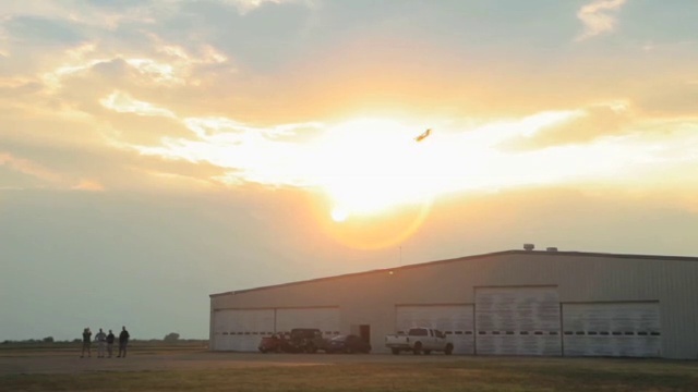 Video Reference: Sky, Cloud, Atmospheric phenomenon, Morning, Horizon, Sunrise, Sun, Sunset, Atmosphere, Evening