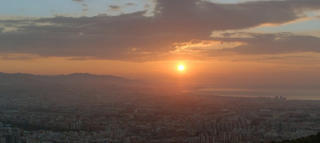 Video Reference: sun, star, celestial body, sunset, sky, sunrise, landscape, horizon, clouds, dusk, cloud, orange, dawn, evening, sea