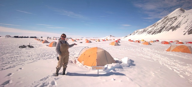 Video Reference: Snow, Winter, Natural environment, Geological phenomenon, Mountain, Sky, Arctic, Tourism, Ice cap, Recreation