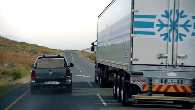 Video Reference: Land vehicle, Vehicle, Transport, Mode of transport, Motor vehicle, Commercial vehicle, trailer truck, Truck, Freeway, Car