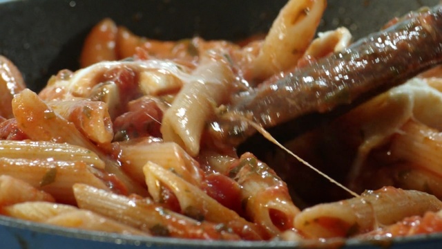 Video Reference: penne, cuisine, dish, european food, italian food, penne alla vodka, cavatelli, rigatoni, food, strozzapreti, Person