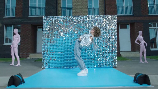 Video Reference: Leisure, Net, Fun, Performance art, Performance, Art, Display device, World, Games