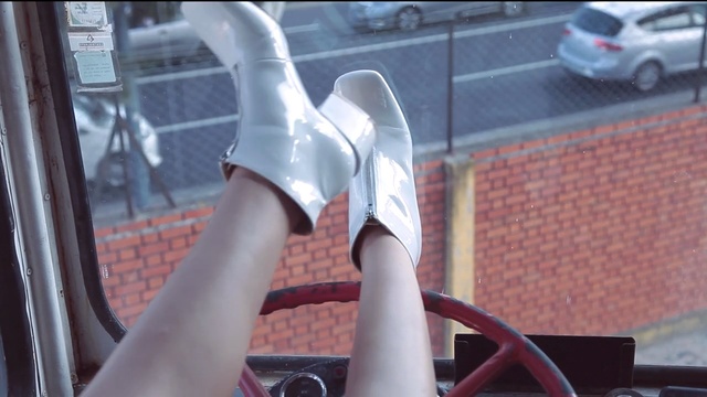 Video Reference: footwear, leg, car, shoe, girl, vehicle, hand, human leg, Person