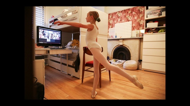 Video Reference: Leg, Muscle, Dance, Thigh, Human leg, Human body, Room, Performing arts, Electronic device