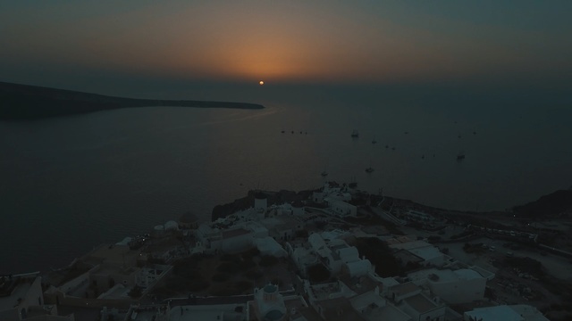 Video Reference: Sky, Horizon, Water, Atmospheric phenomenon, Sea, Light, Atmosphere, Calm, Evening, Cloud