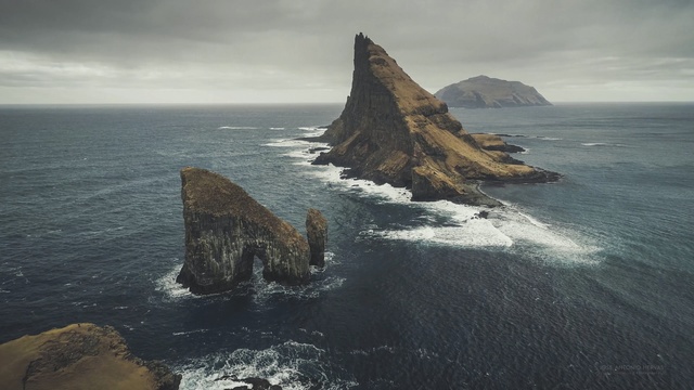Video Reference: sea, coastal and oceanic landforms, coast, headland, promontory, islet, ocean, rock, cape, stack