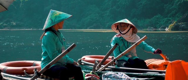 Video Reference: Watercraft rowing, Boating, Vehicle, Boats and boating--Equipment and supplies, Water transportation, Boat, Recreation, Musical instrument, Canoe