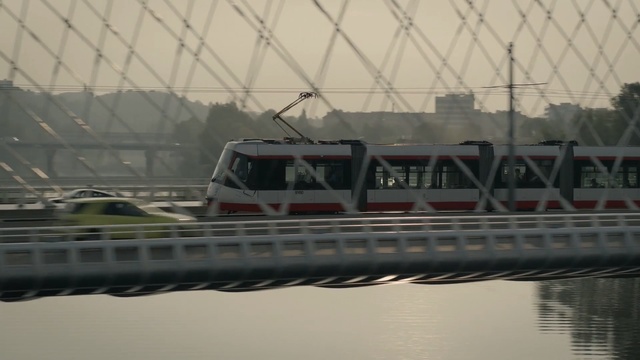 Video Reference: Water, Transport, Wheel, Mode of transport, Vehicle, Waterway, Reflection, Automotive wheel system, Bridge, Boat, Person