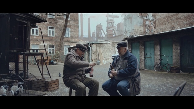 Video Reference: Snapshot, Screenshot, Pc game, Human, Sitting, Photography, Adventure game, Street, Conversation, Games