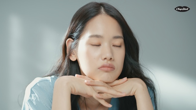 Video Reference: skin, beauty, eyebrow, girl, chin, forehead, cheek, black hair, long hair, eyelash, Person