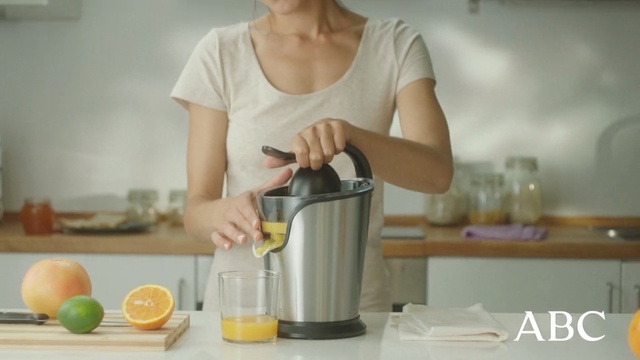 Video Reference: juice, small appliance, kitchen appliance, drink, cook, blender, mixer, juicer, home appliance, food, Person