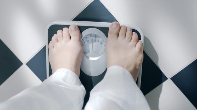 Video Reference: Skin, Leg, Foot, Human body, Toe, Hand, Person