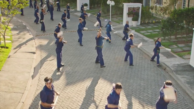 Video Reference: Pedestrian, Public space, Walking, Thoroughfare, Leisure, Marching, Street, Sidewalk, City, Tourism