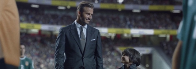 Video Reference: Product, Suit, Coach, Sport venue, Outerwear, Stadium, Player, Fan, White-collar worker, Gesture