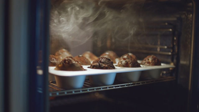 Video Reference: Food, Dish, Cuisine, Baking, Oven, Oliebol, Cookware and bakeware, Snack, Recipe, Cooking