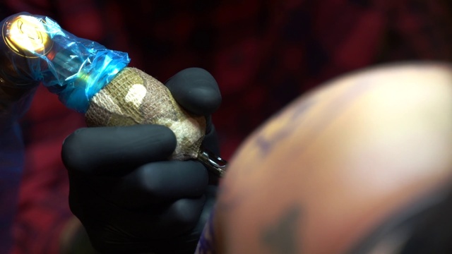 Video Reference: Finger, Nail, Hand, Arm, Wrist, Photography, Macro photography, Fashion accessory, Thumb