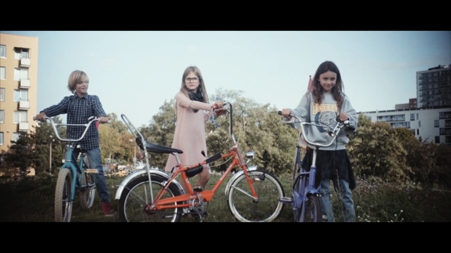 Video Reference: Bicycle, Vehicle, Photograph, Social group, People, Cycling, Fun, Snapshot, Road bicycle, Hybrid bicycle, Person