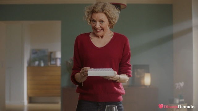 Video Reference: Room, T-shirt, Person
