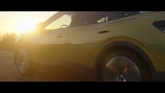 Video Reference: Land vehicle, Vehicle, Car, Automotive design, Automotive tire, Mid-size car, Automotive lighting, Sport utility vehicle, Rim, Crossover suv