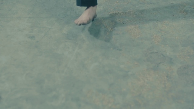 Video Reference: Leg, Floor, Foot, Barefoot, Flooring, Footwear, Human leg, Toe, Leisure, Concrete