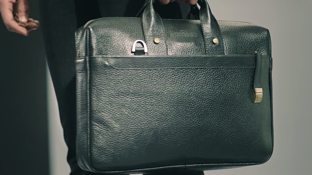 Video Reference: bag, product, handbag, product, briefcase, business bag, leather, baggage, hand luggage, brand